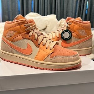 Jordan 1 Mid Apricot orange (W) size 8